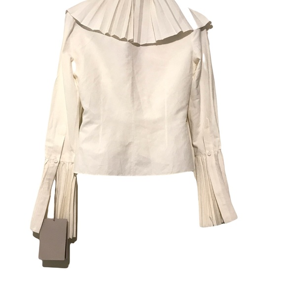 Alexander McQueen Elegant White Ruffled Blouse - Picture 2 of 10